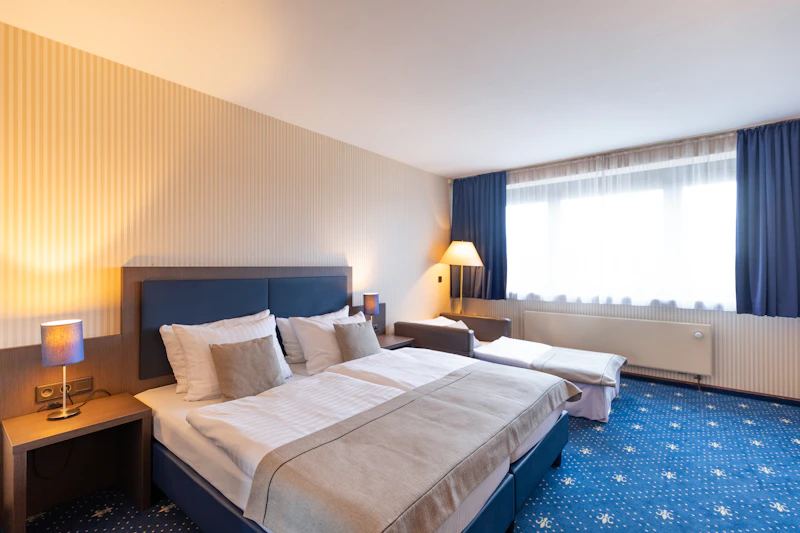 Dreibettzimmer Komfort - Novum Hotel Imperial Frankfurt